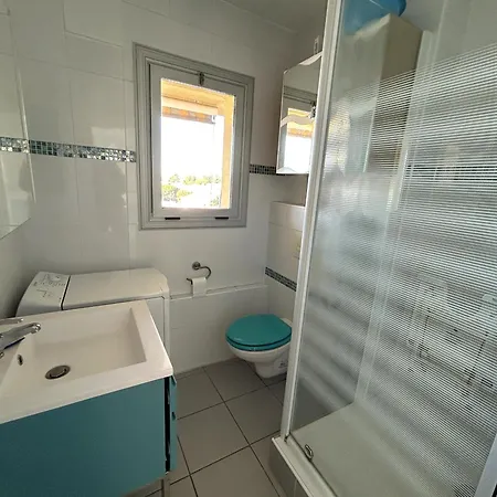 4 Personnes Bord De Mer, Avec Climatisation Et Parking - Fr-1-837-49